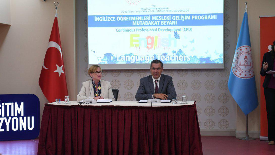 İNGİLİZCE ÖĞRETMENLERİNİN YENİ MESLEKİ GELİŞİM PROGRAMLARI TÜRKİYE VE İNGİLTERE'DE