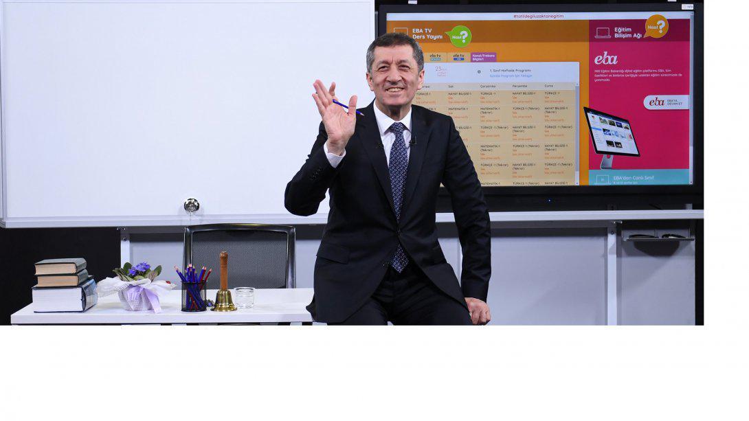 BAKAN SELÇUK, ÇEVRİM İÇİ MESLEKİ ÇALIŞMA PROGRAMI AÇILIŞINDA ÖĞRETMENLERE HİTAP ETTİ