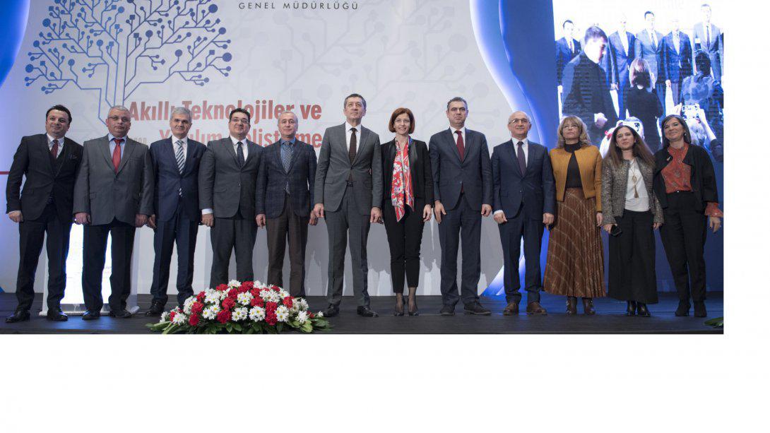 1 MİLYON ÖĞRETMENE AKILLI TEKNOLOJİ VE YAZILIM GELİŞTİRME EĞİTİMİ