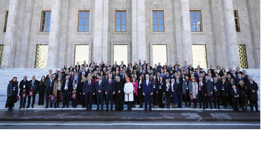 TBMM BAŞKANI KURTULMUŞ, BAKAN TEKİN VE BERABERİNDEKİ ÖĞRETMENLERİ MECLİS'TE AĞIRLADI